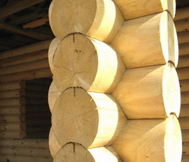 Строительство деревянного дома. Оцилиндрованное бревно